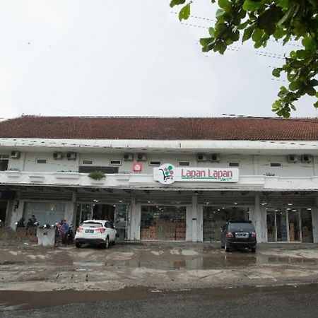 Hotel Oyo 850 Lapan Lapan Banjarmasin  Esterno foto