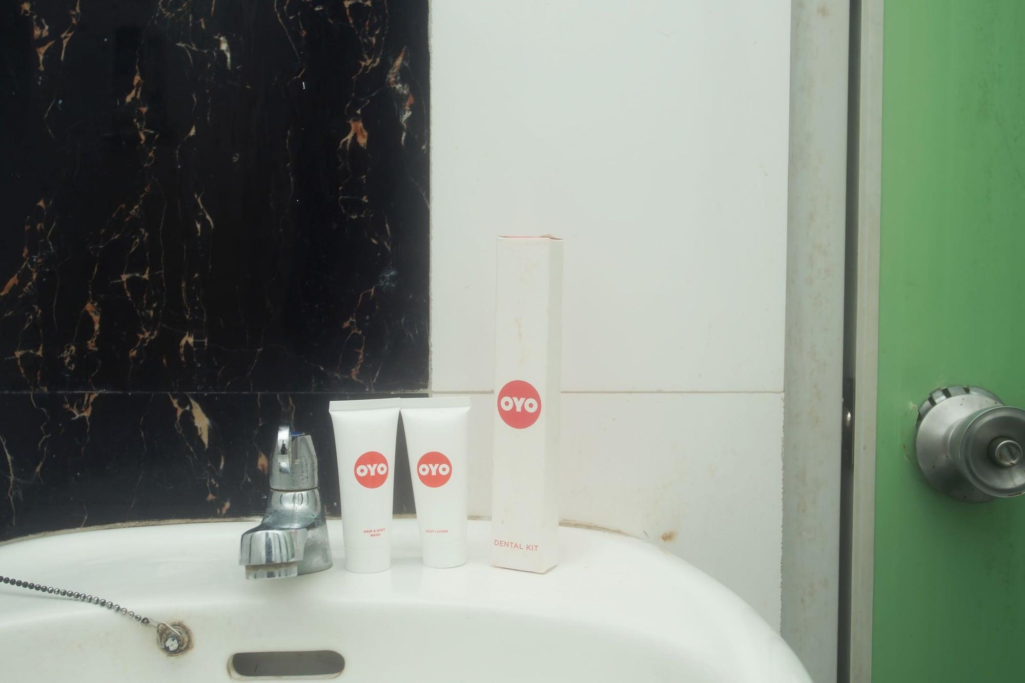 Hotel Oyo 850 Lapan Lapan Banjarmasin  Esterno foto