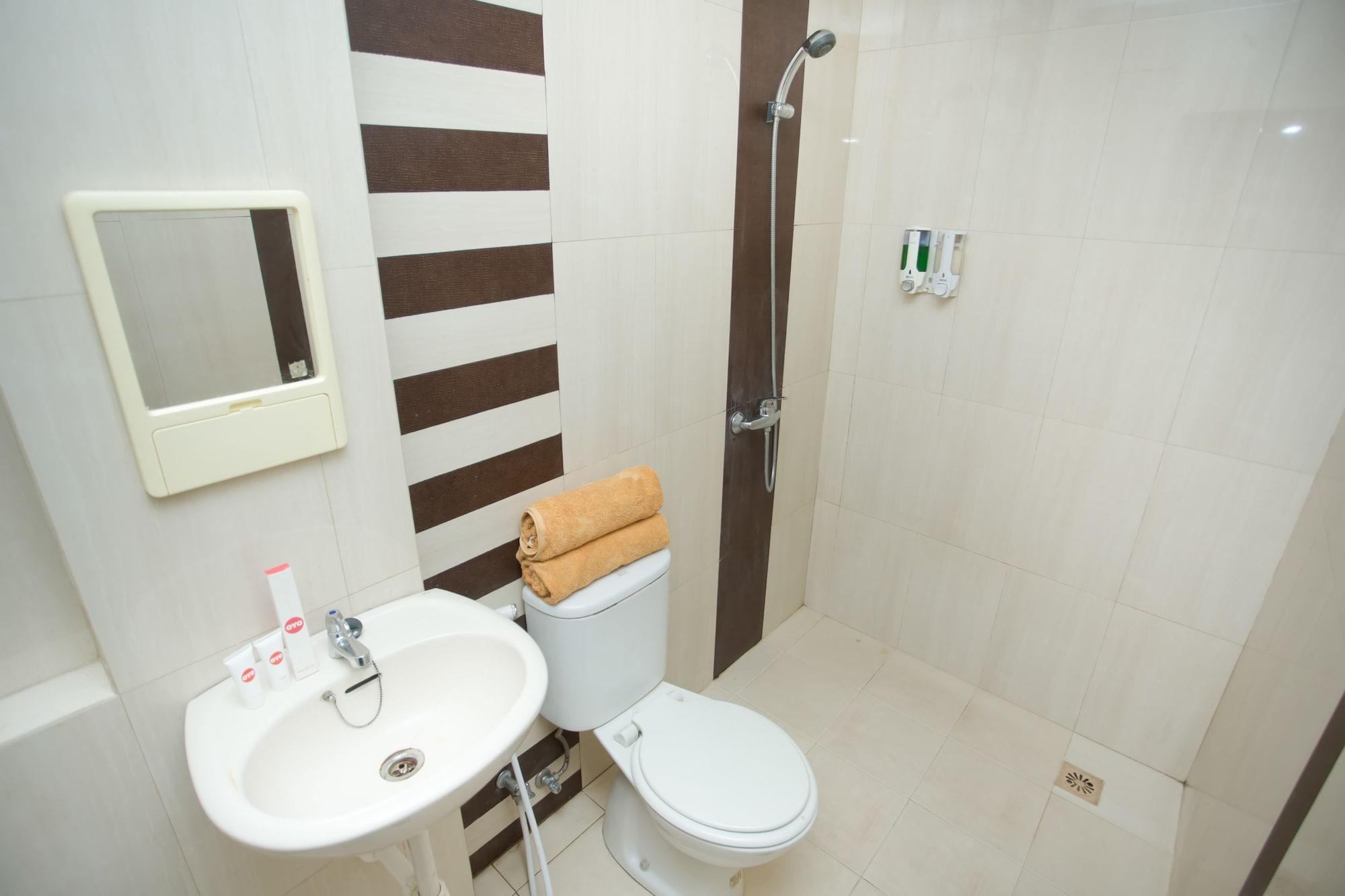 Hotel Oyo 850 Lapan Lapan Banjarmasin  Esterno foto