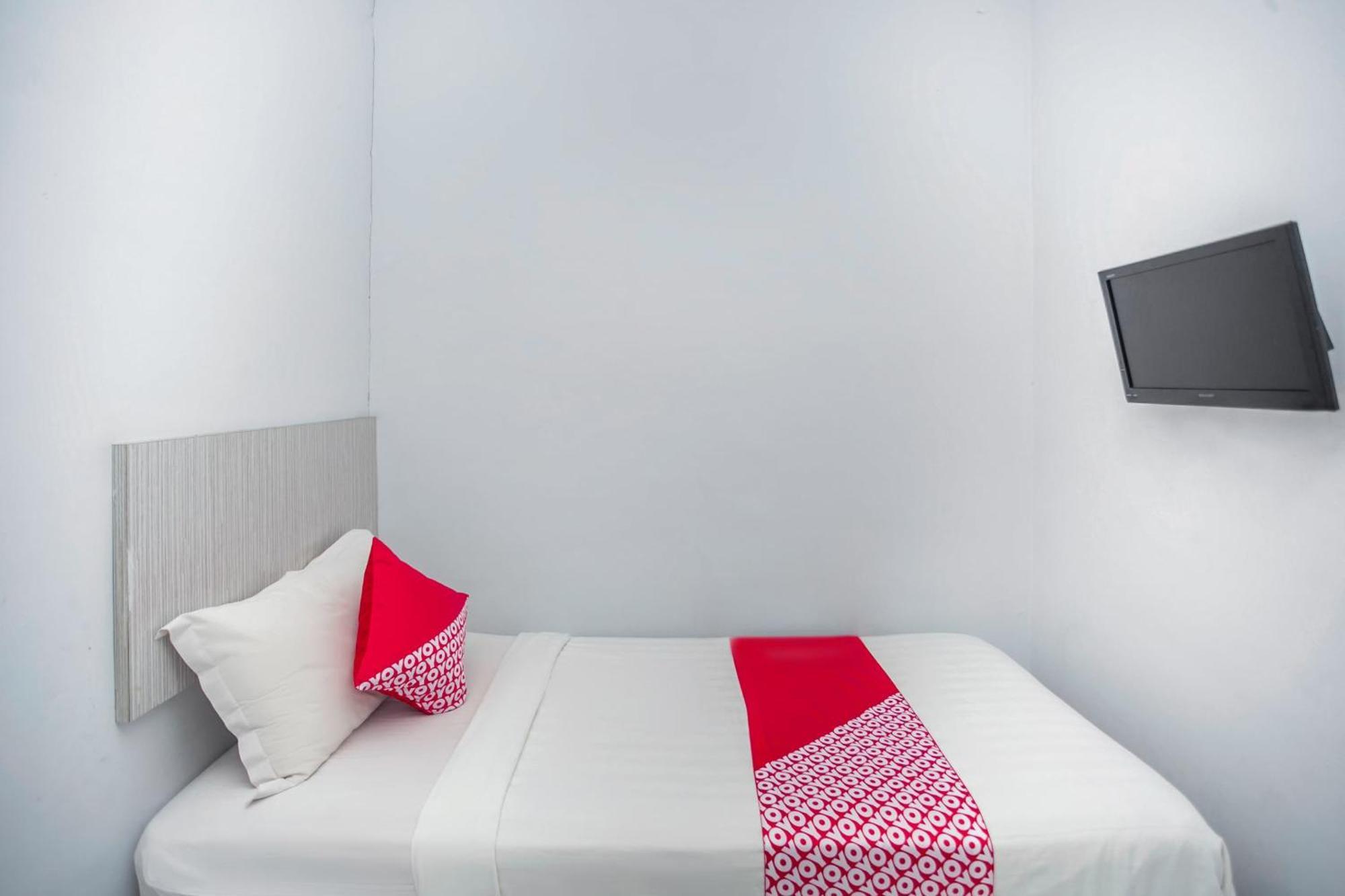 Hotel Oyo 850 Lapan Lapan Banjarmasin  Esterno foto