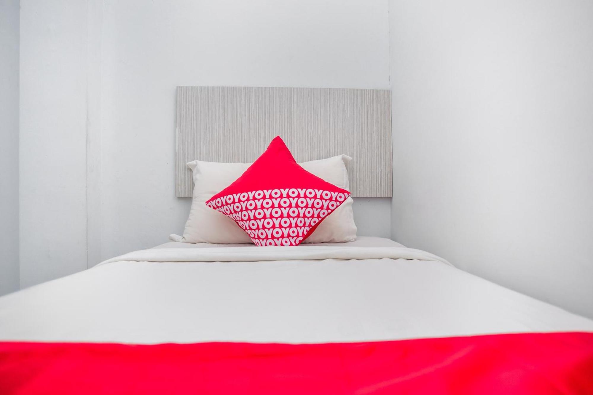Hotel Oyo 850 Lapan Lapan Banjarmasin  Esterno foto