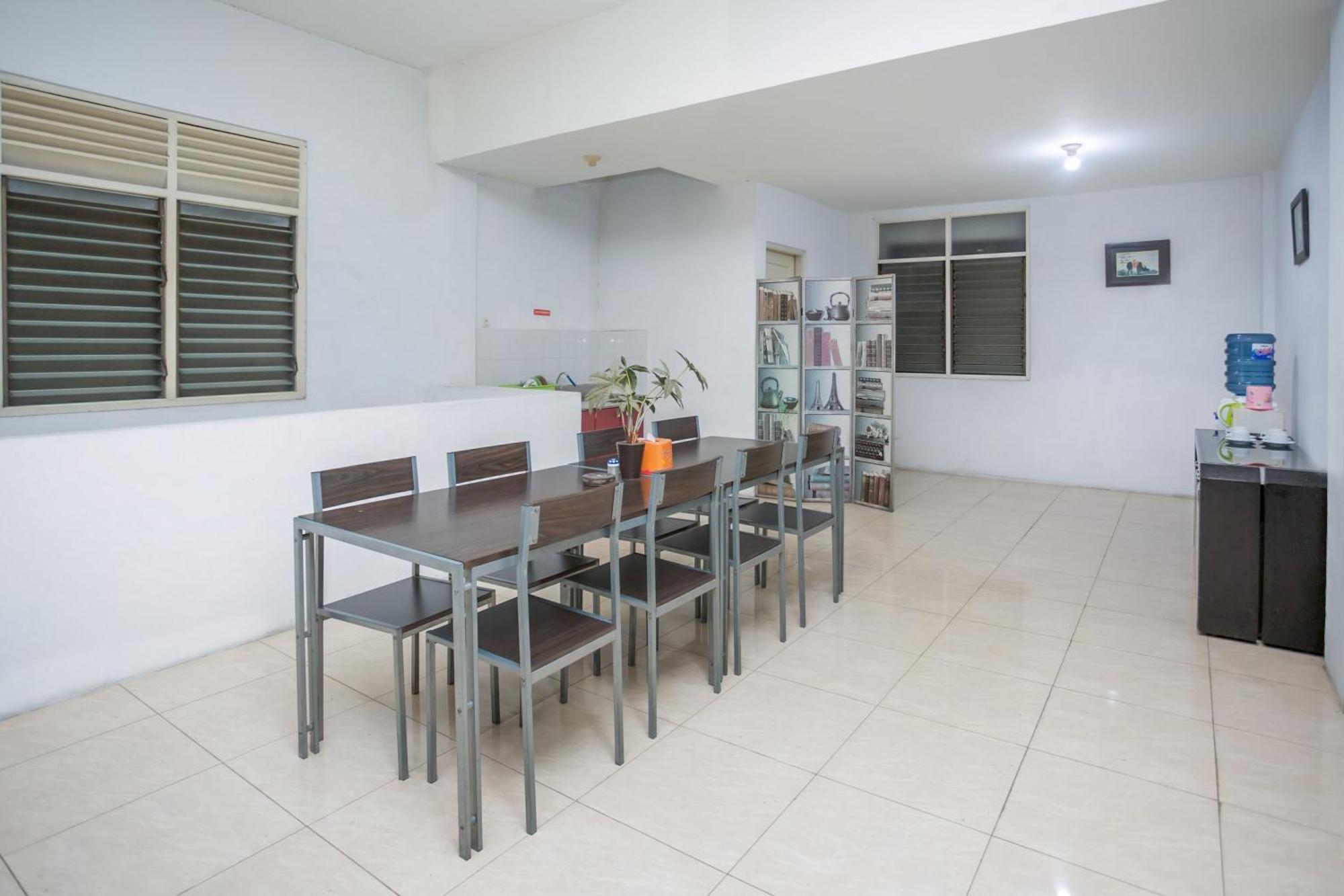 Hotel Oyo 850 Lapan Lapan Banjarmasin  Esterno foto