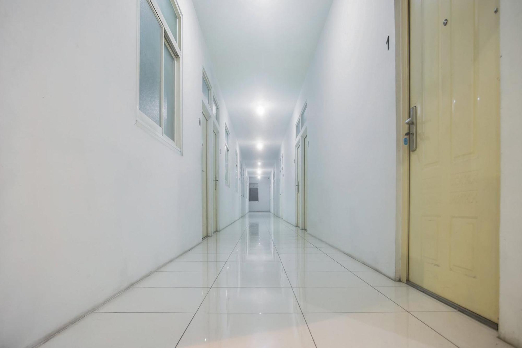 Hotel Oyo 850 Lapan Lapan Banjarmasin  Esterno foto