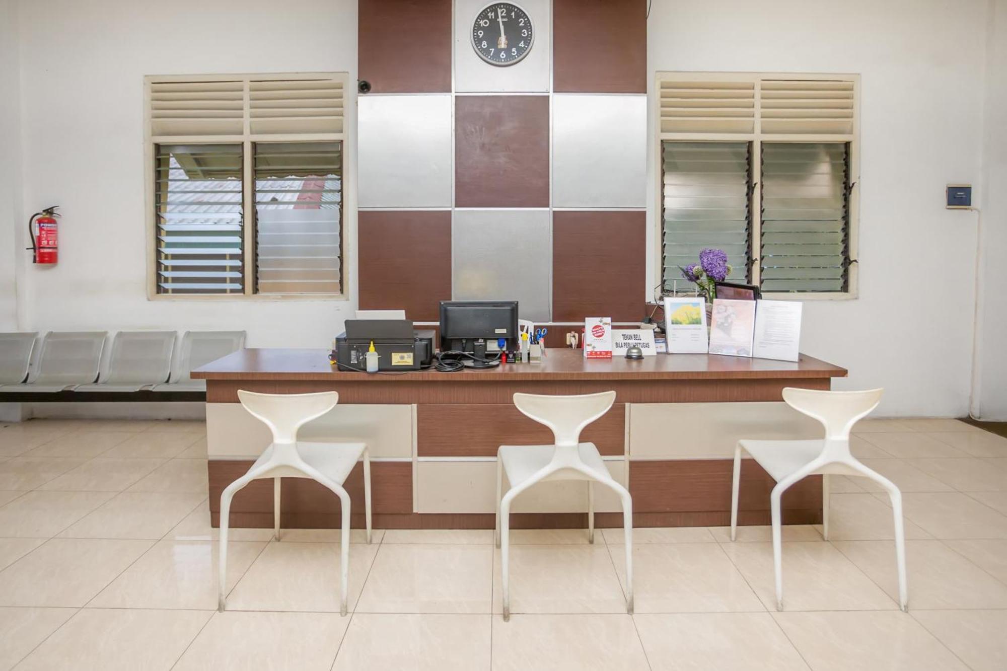 Hotel Oyo 850 Lapan Lapan Banjarmasin  Esterno foto