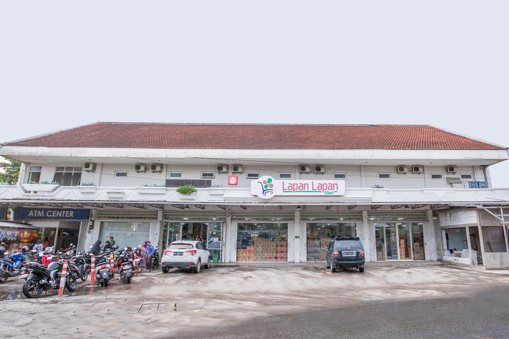 Hotel Oyo 850 Lapan Lapan Banjarmasin  Esterno foto