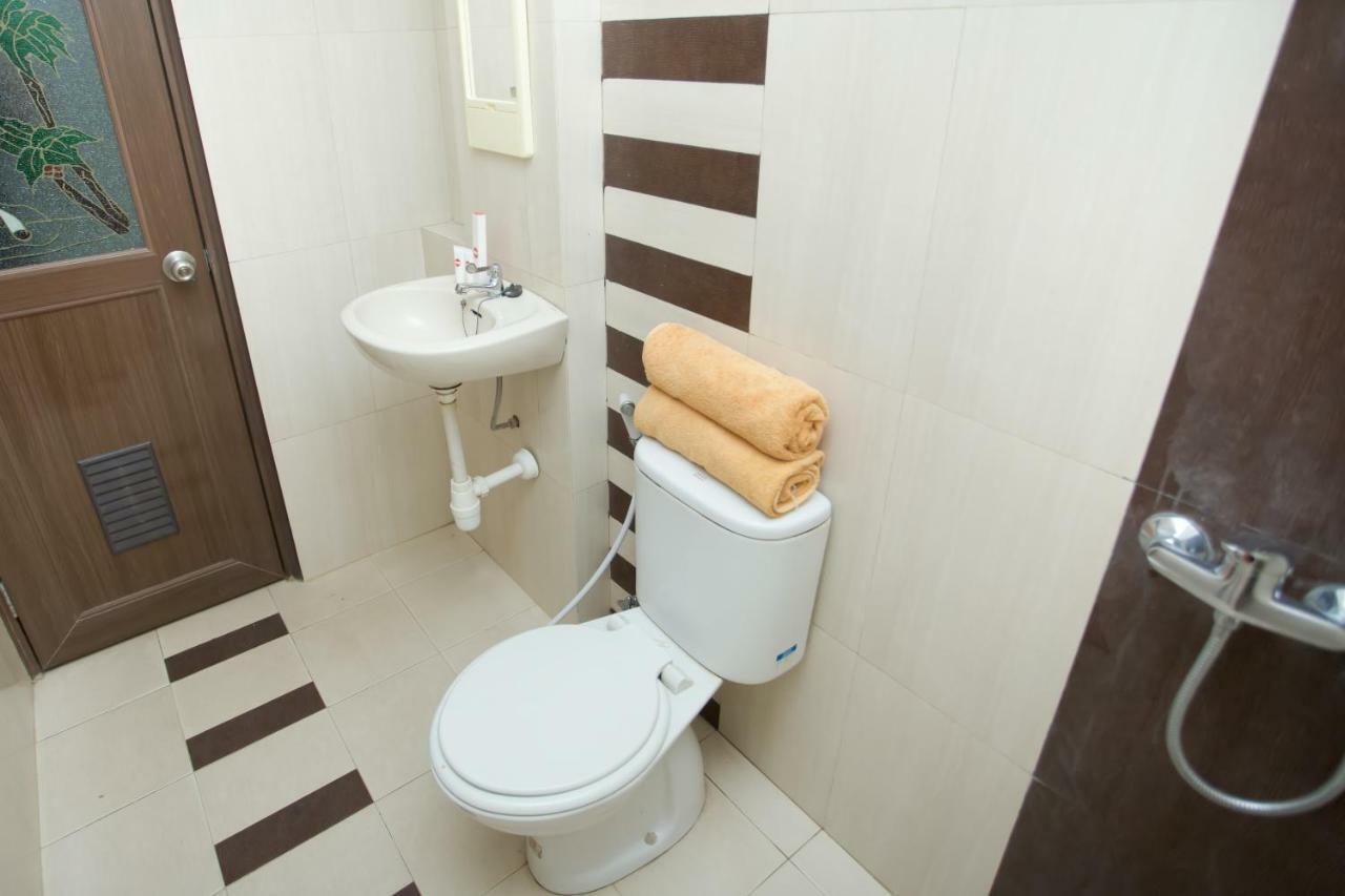 Hotel Oyo 850 Lapan Lapan Banjarmasin  Esterno foto