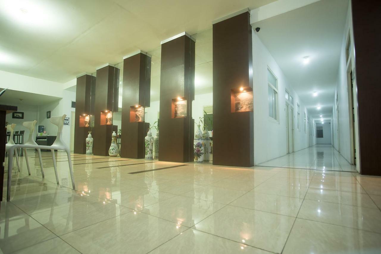 Hotel Oyo 850 Lapan Lapan Banjarmasin  Esterno foto