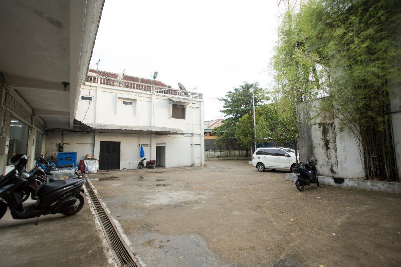 Hotel Oyo 850 Lapan Lapan Banjarmasin  Esterno foto